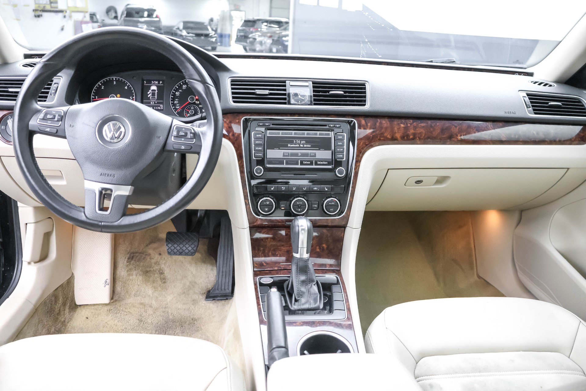 Used 2013 Volkswagen Passat TDI SEL Premium FWD image 5