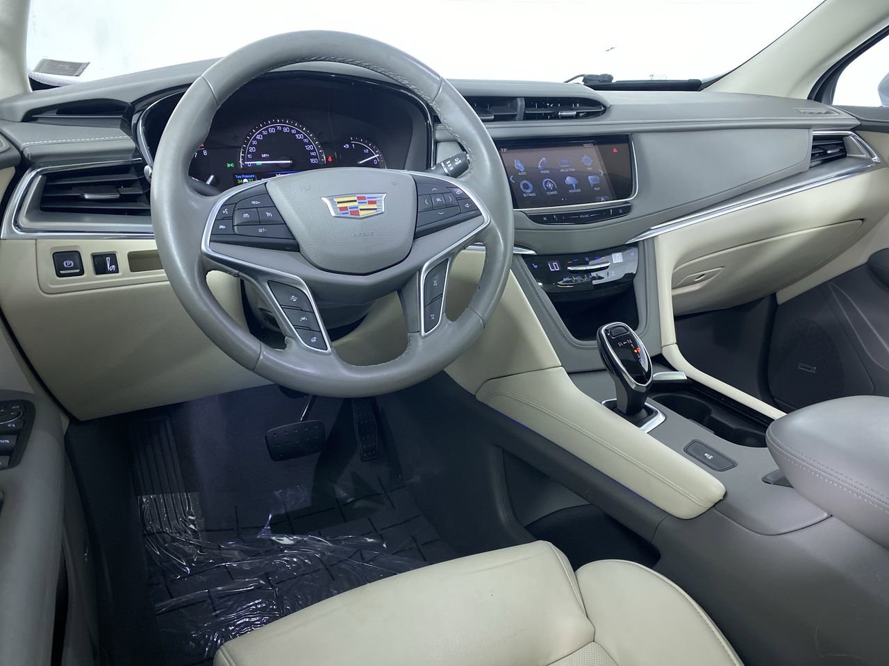 Certified 2017 Cadillac XT5 Luxury w/ Driver Awareness Package FWD image 2