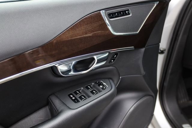 Used 2018 Volvo XC90 T6 Momentum w/ Convenience Package image 31