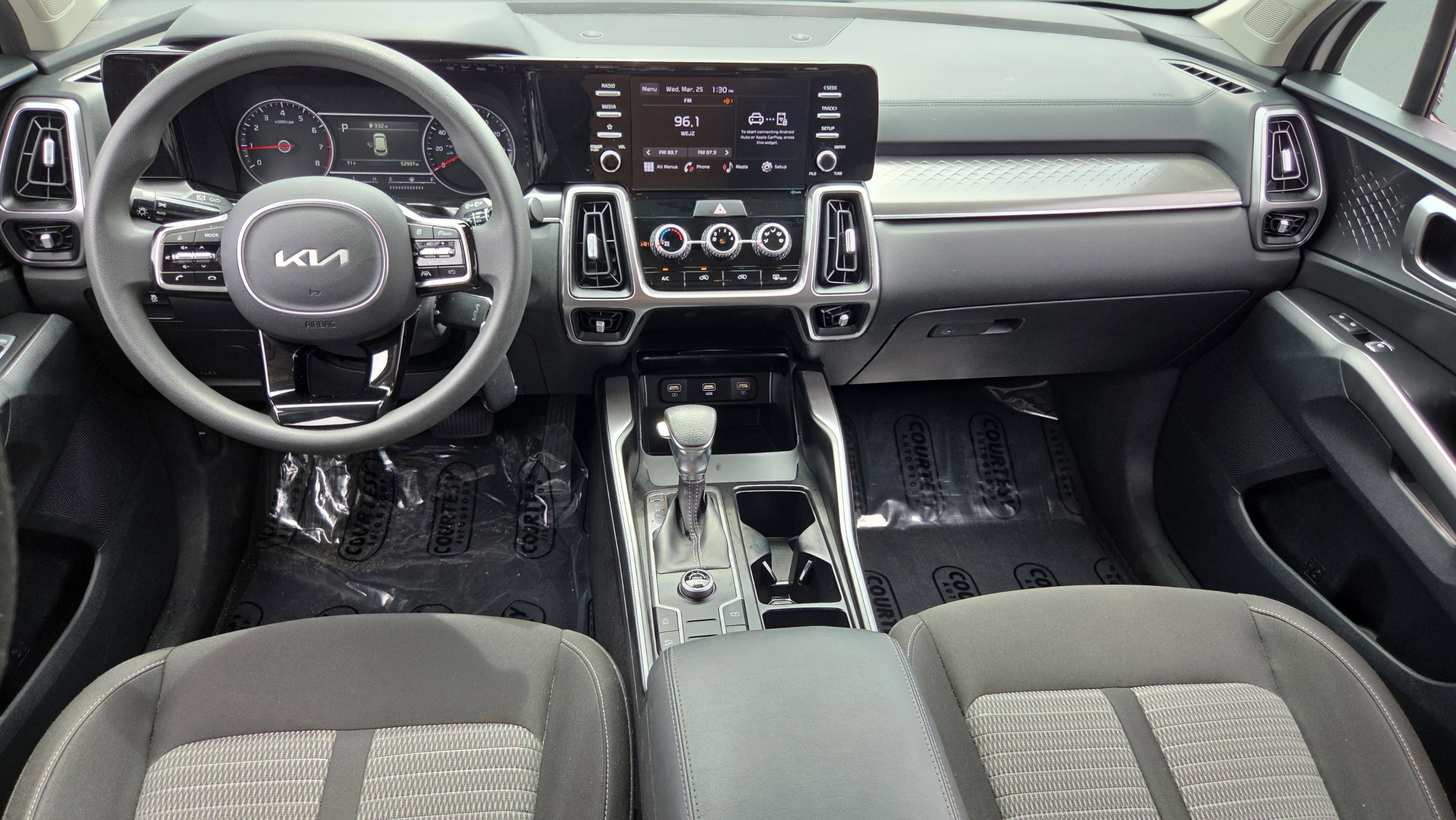 Used 2023 Kia Sorento LX image 31