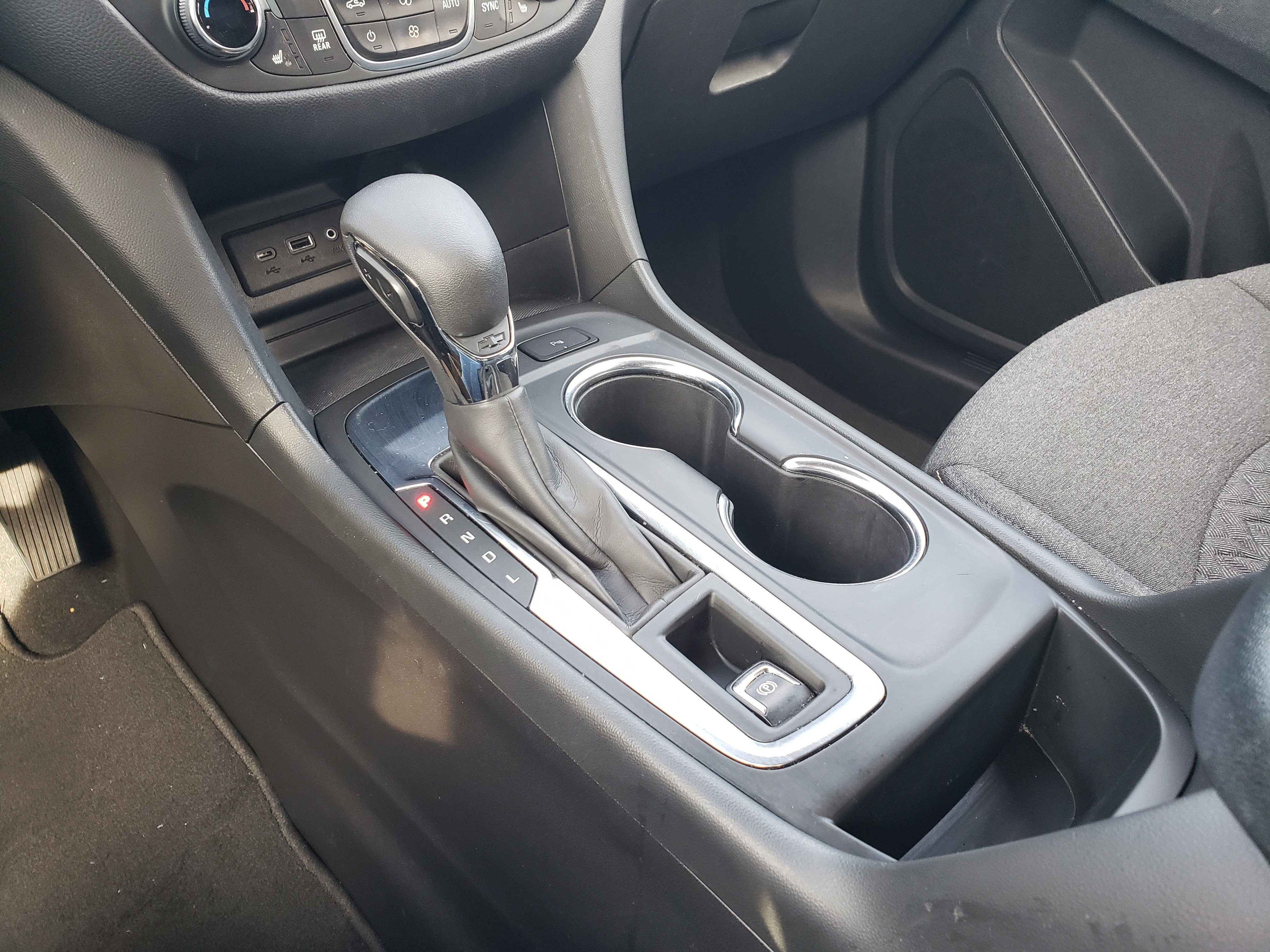 Used 2022 Chevrolet Equinox LT w/ Driver Convenience Package image 24