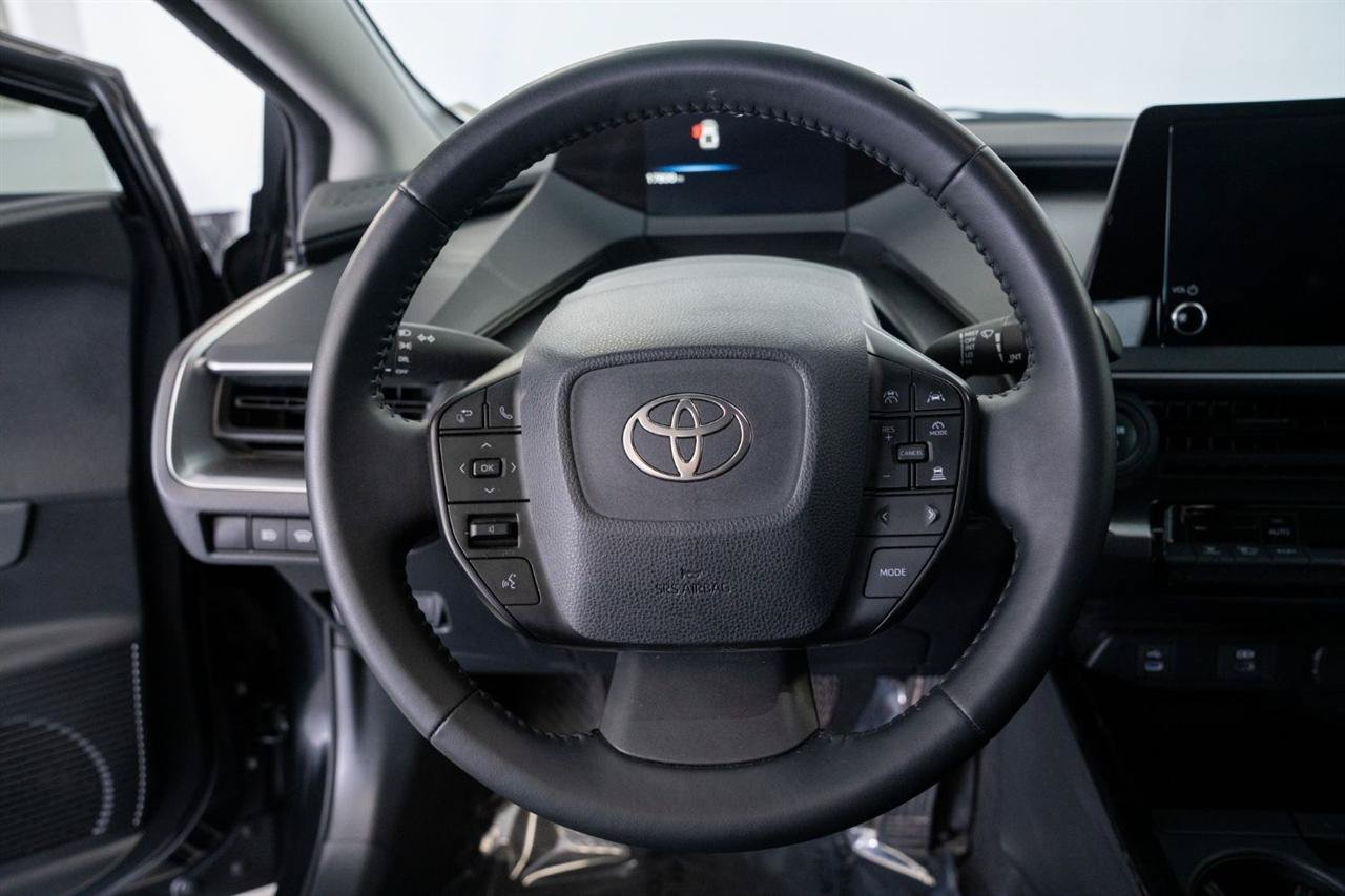 Used 2025 Toyota Prius LE FWD image 16