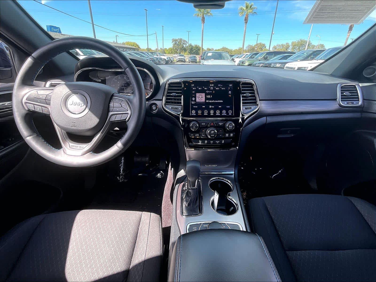 Used 2019 Jeep Grand Cherokee Laredo AWD/4WD image 19
