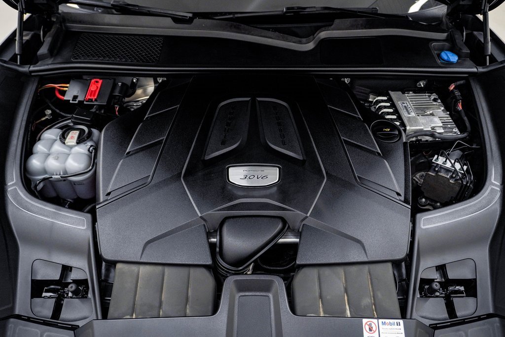 Certified 2023 Porsche Cayenne Platinum Edition image 27