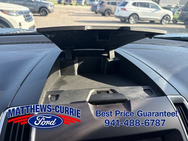 Used 2016 Ford Edge Titanium w/ Technology Package FWD image 18