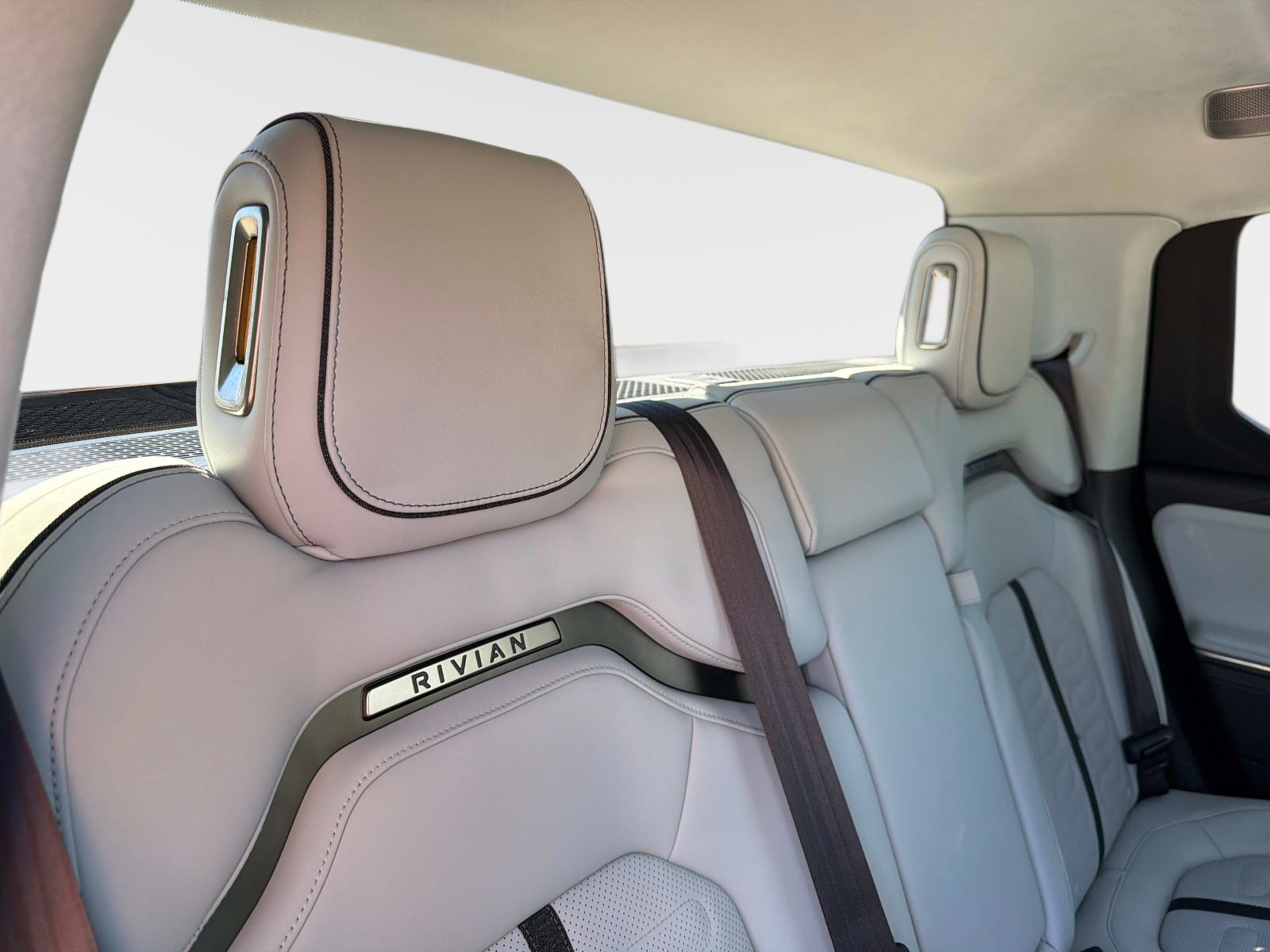 Used 2024 Rivian R1T Adventure image 30