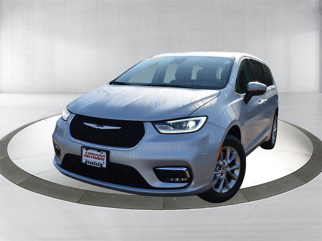 Used 2023 Chrysler Pacifica Touring-L