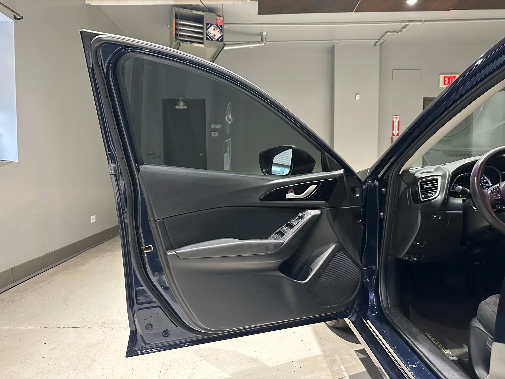 Used 2016 MAZDA MAZDA3 i Sport image 9