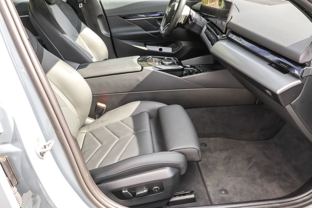 Used 2024 BMW i5 eDrive40i w/ M Sport Package image 63