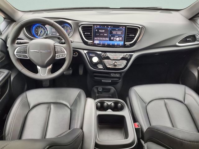 Used 2025 Chrysler Pacifica Select FWD image 9