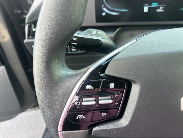 Certified 2025 Kia Niro LX image 23