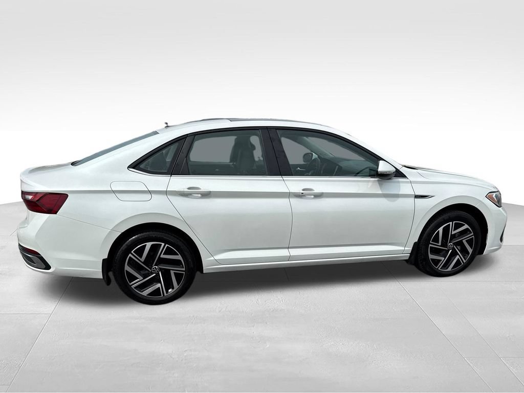 Used 2024 Volkswagen Jetta SEL FWD image 3