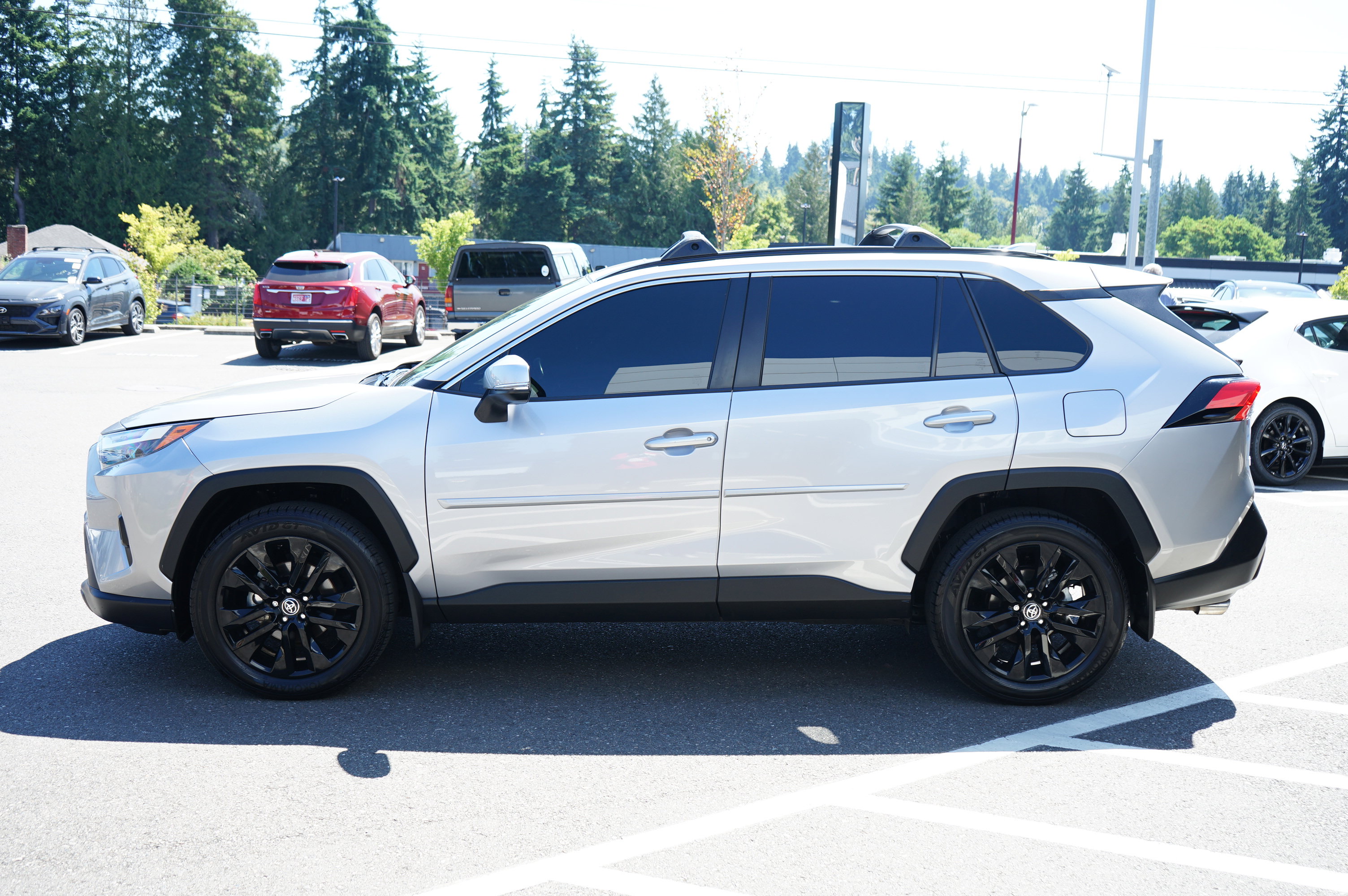 Used 2023 Toyota RAV4 XLE Premium image 6