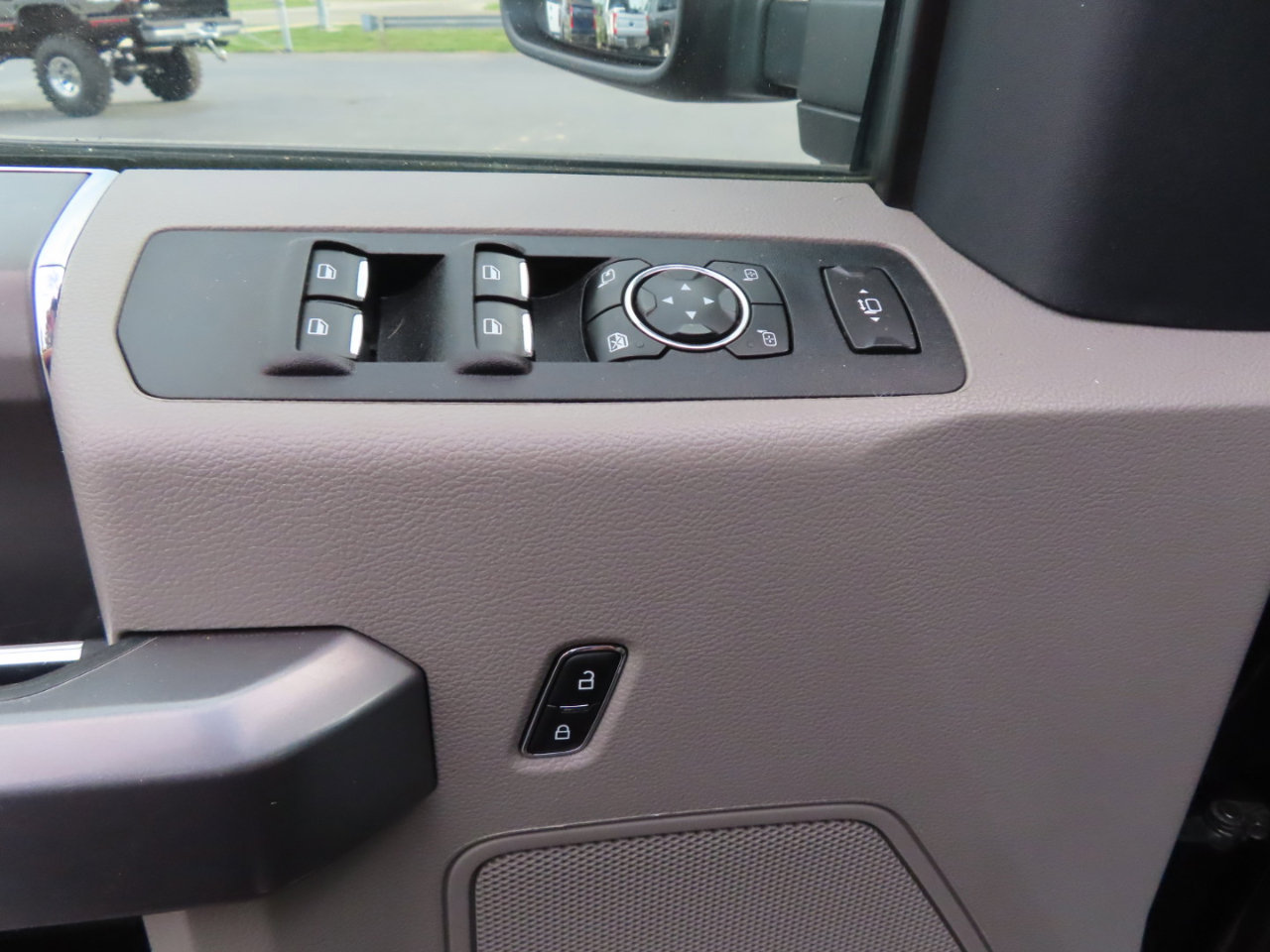Used 2022 Ford F350 XLT w/ XLT Premium Package image 29