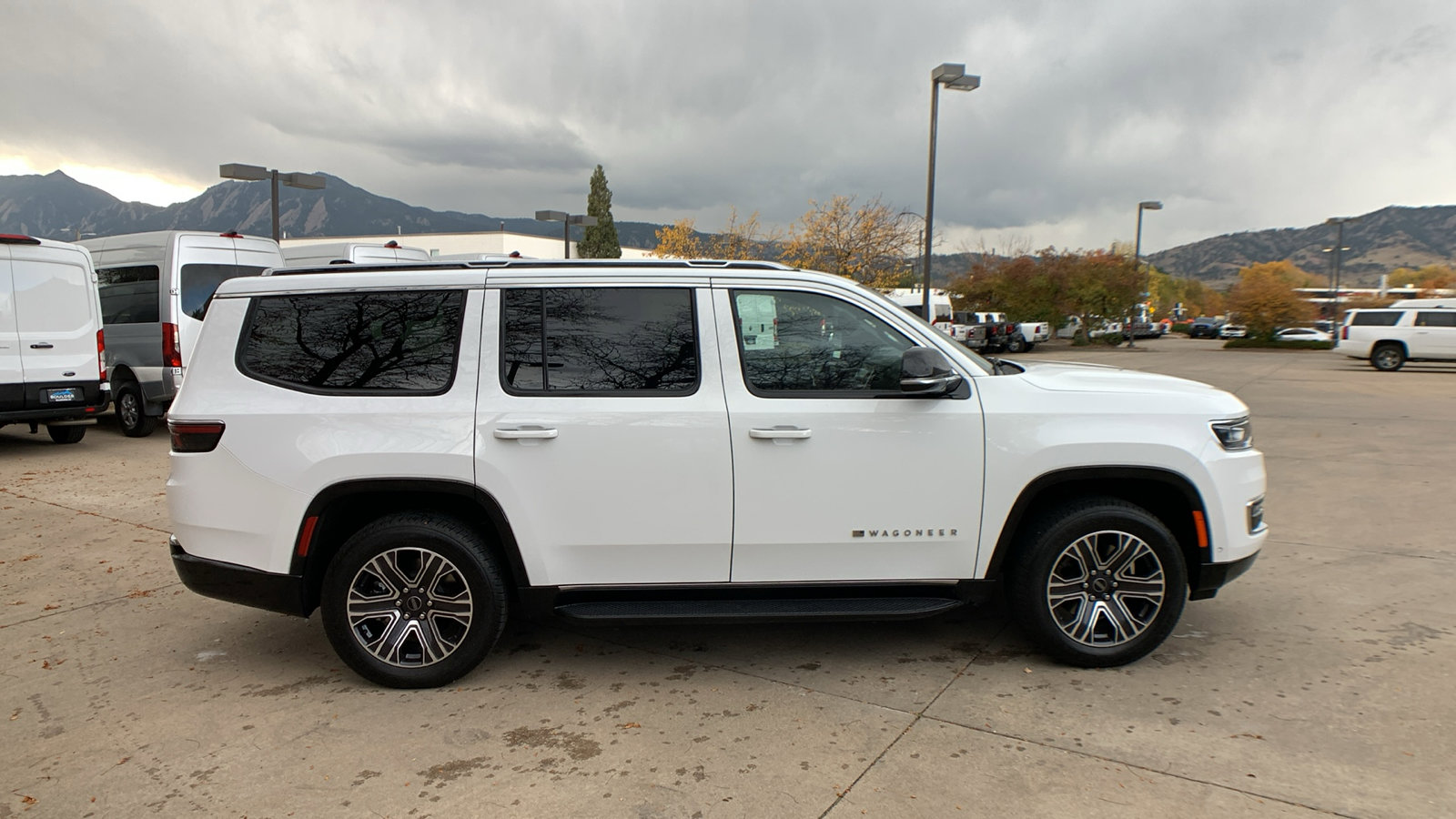 Used 2025 Jeep Wagoneer 4WD image 6