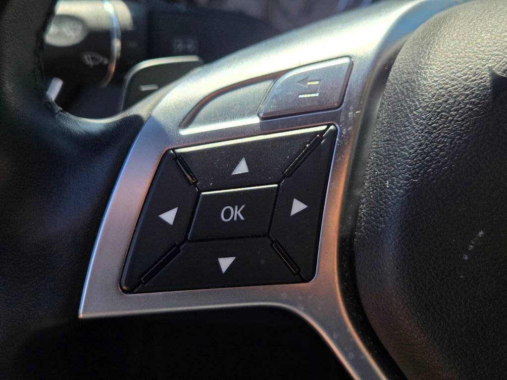 Used 2013 Mercedes-Benz SLK 350 image 19