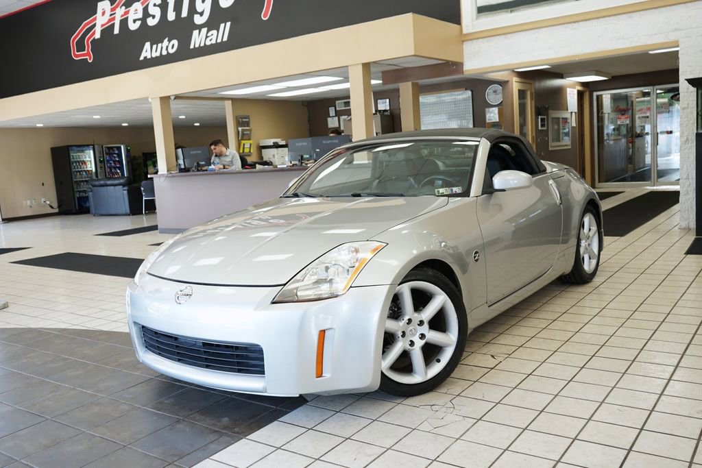 Used 2004 Nissan 350Z Touring RWD image 2
