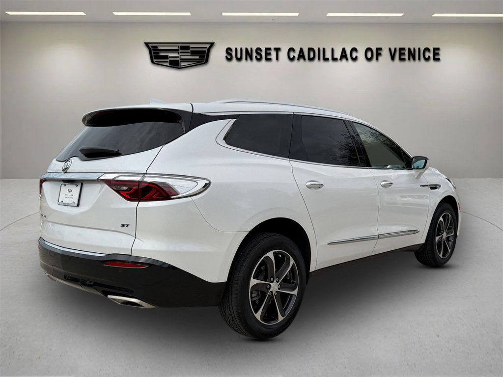 Used 2022 Buick Enclave Essence w/ Sport Touring Edition image 3