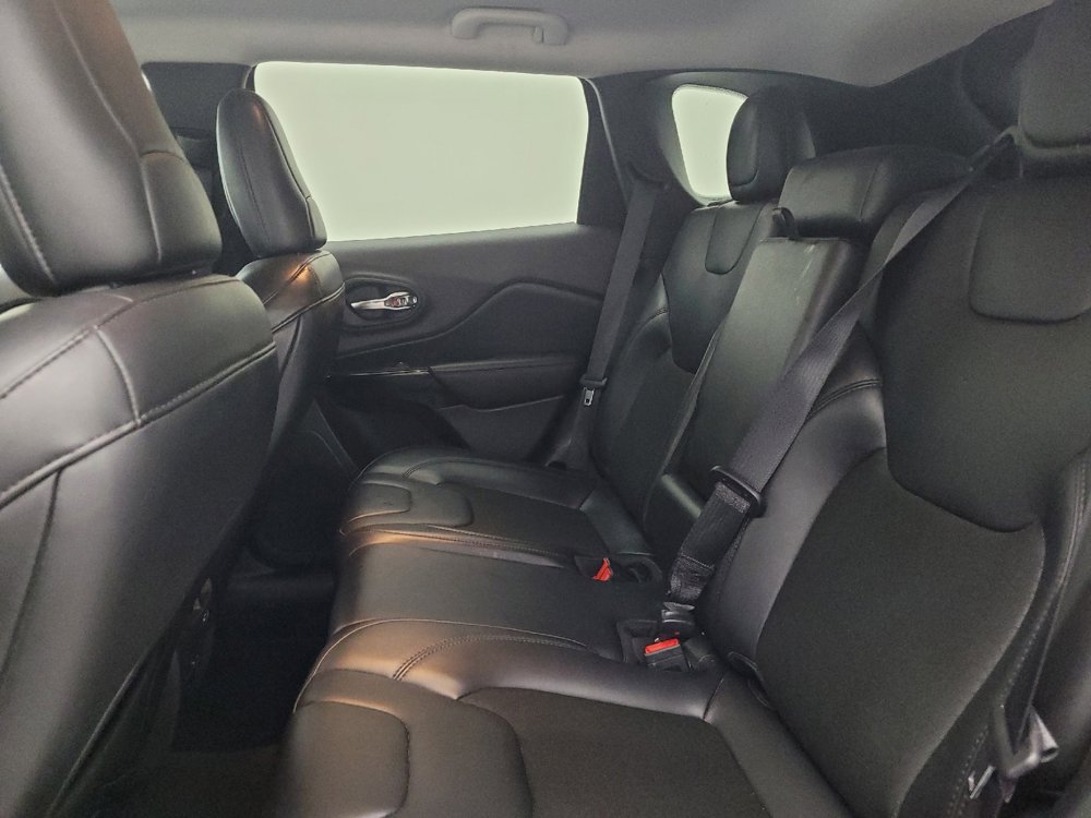 Used 2020 Jeep Cherokee Latitude Plus image 18