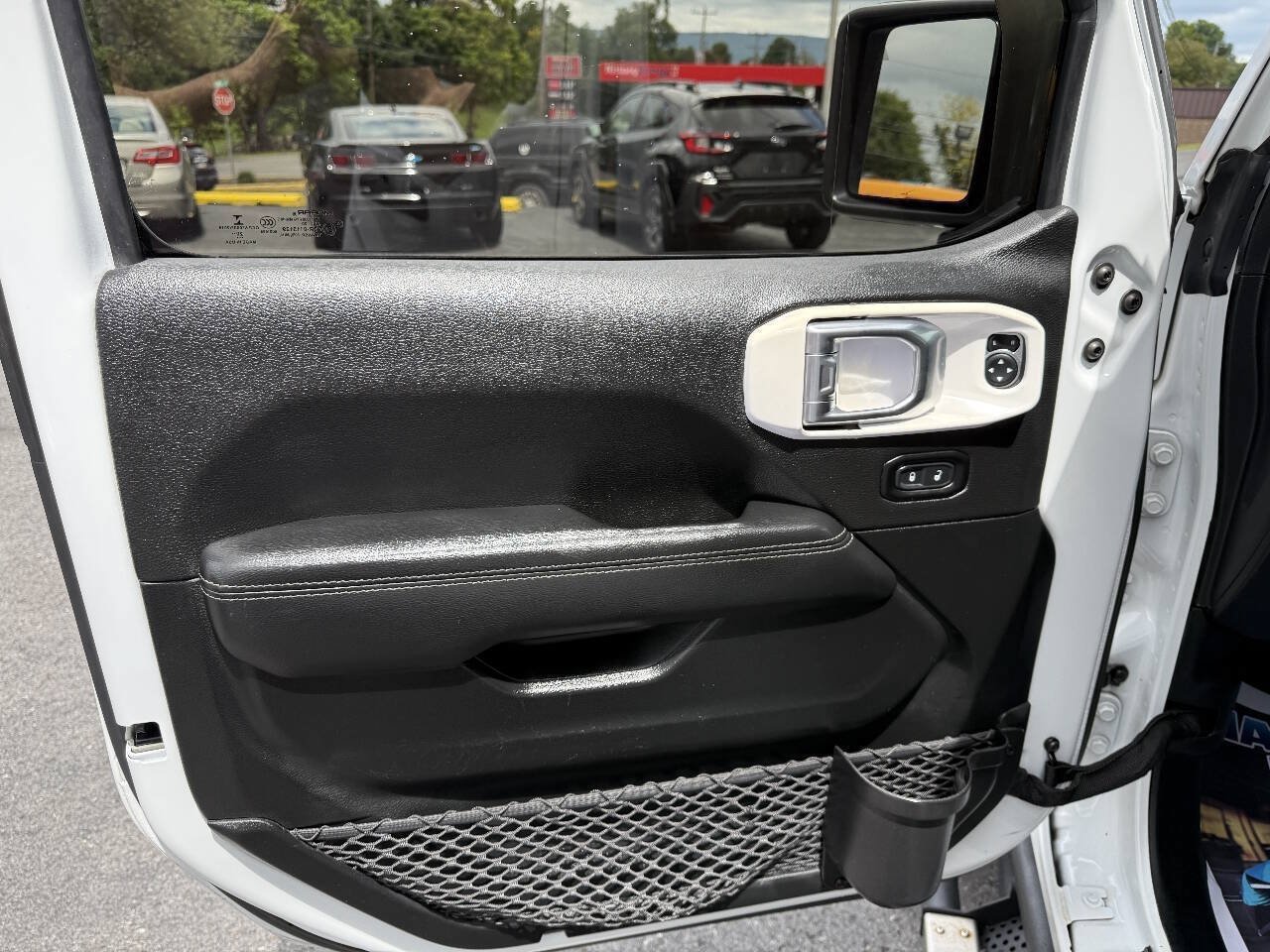 Used 2021 Jeep Wrangler Unlimited Sahara AWD/4WD image 9