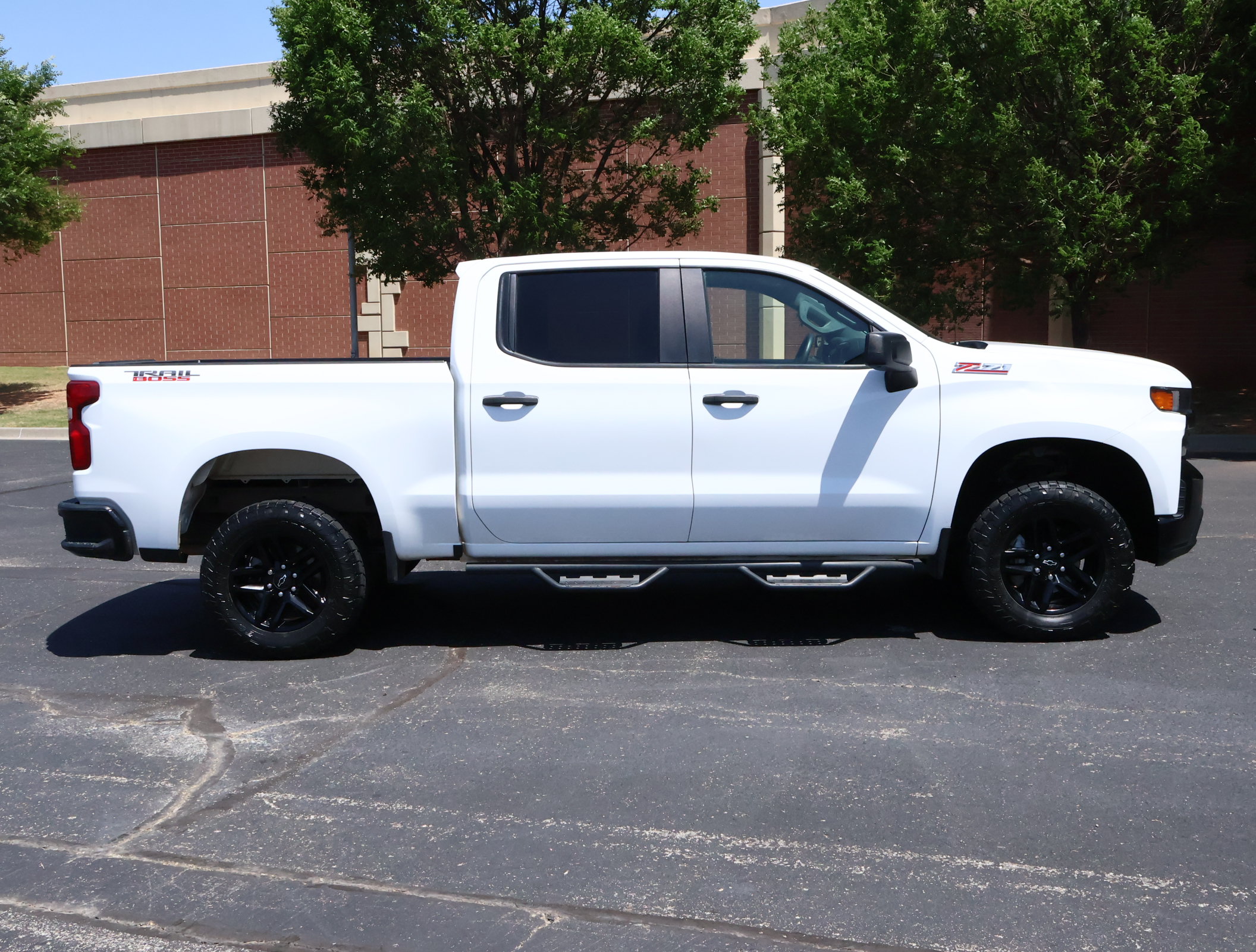 Used 2020 Chevrolet Silverado 1500 Custom Trail Boss AWD/4WD image 29