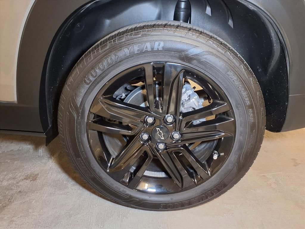 Used 2024 Chevrolet Trax ACTIV w/ Sunroof Package image 19