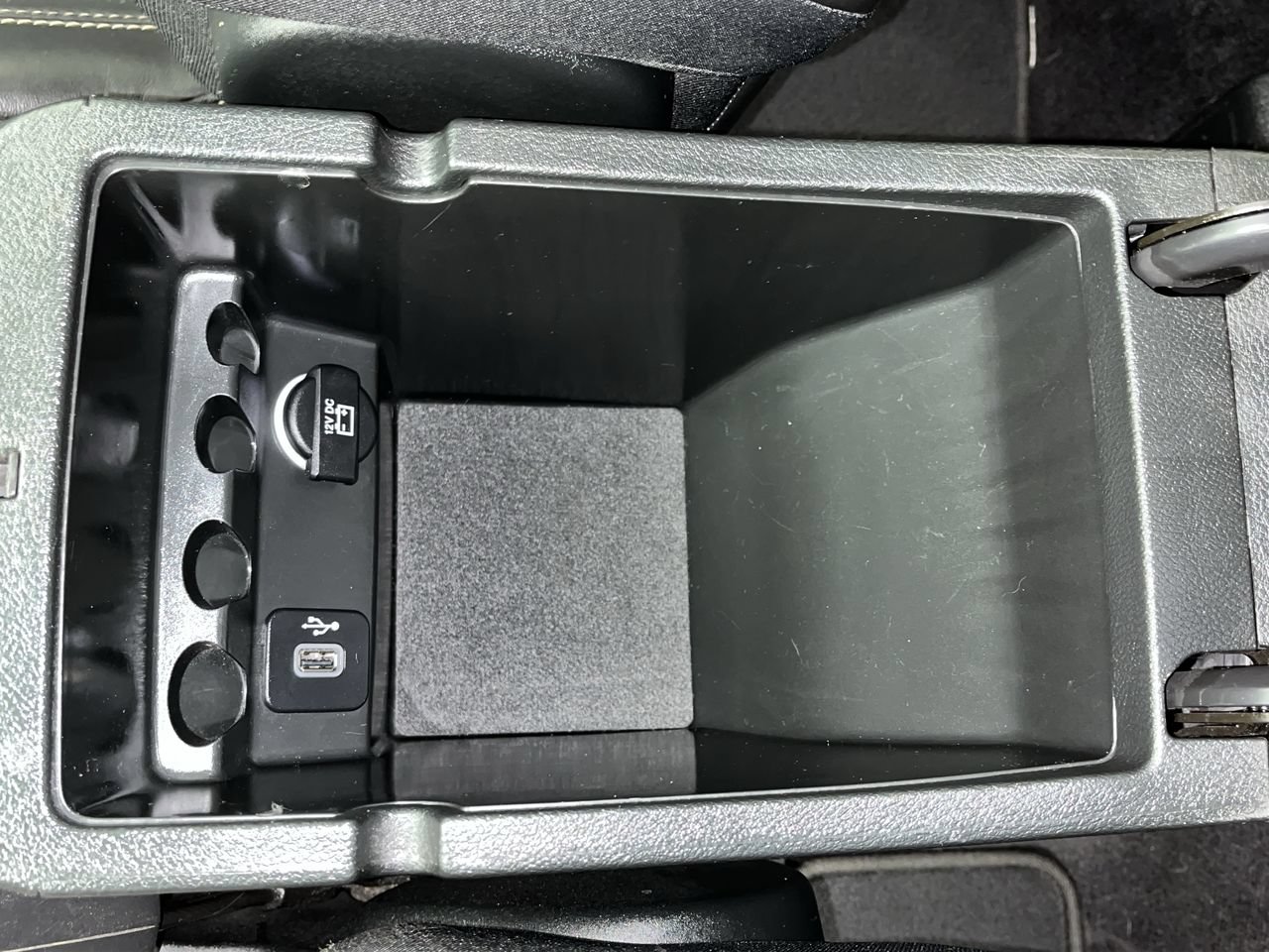 Used 2018 Jeep Cherokee Limited AWD/4WD image 23