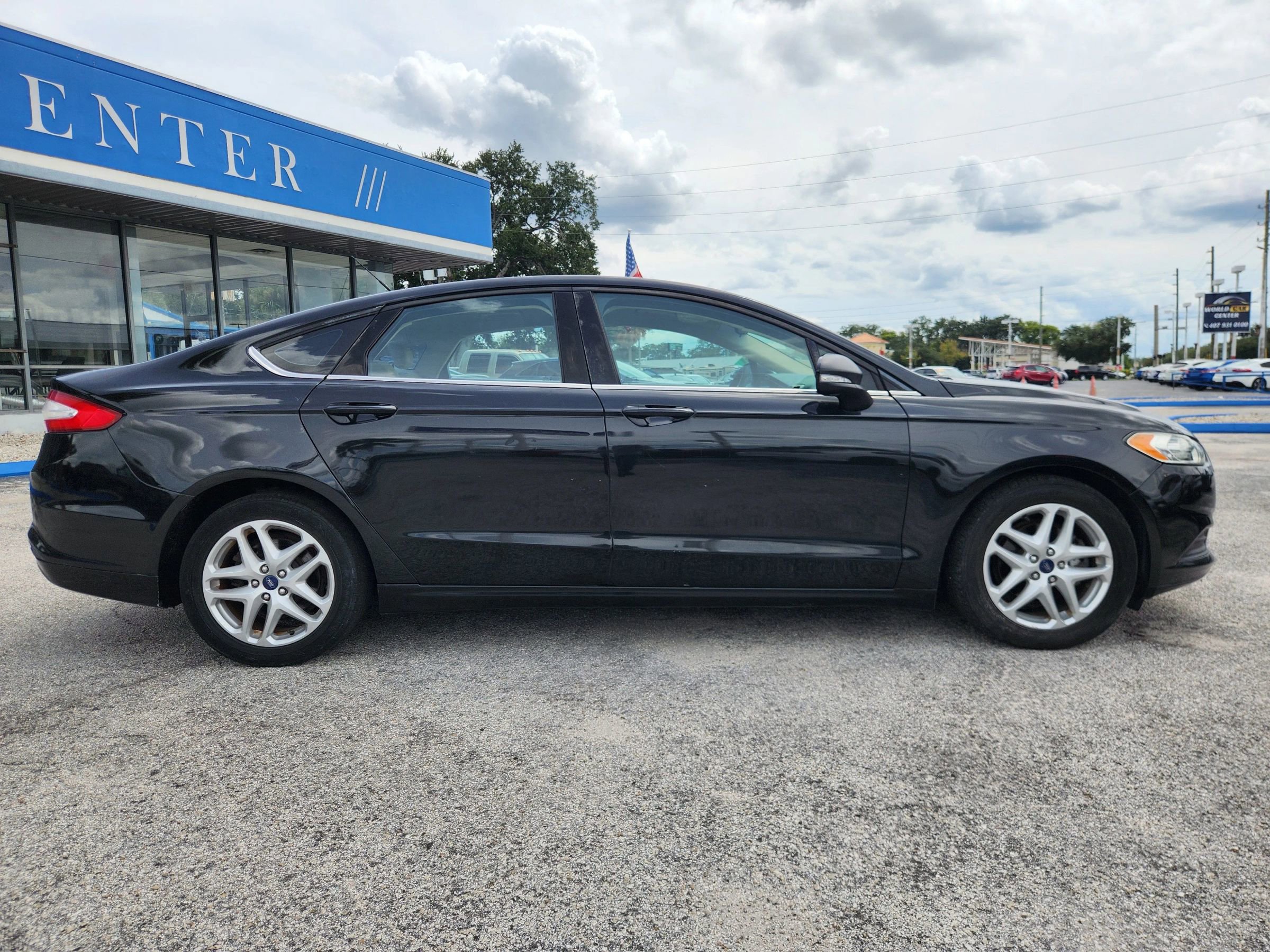 Used 2013 Ford Fusion SE image 9