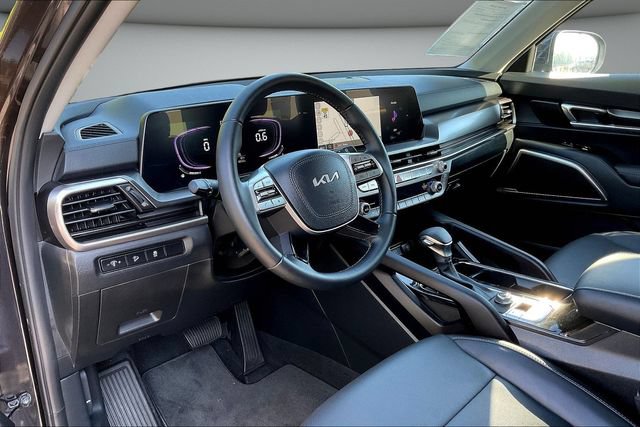 Used 2025 Kia Telluride LX FWD image 19