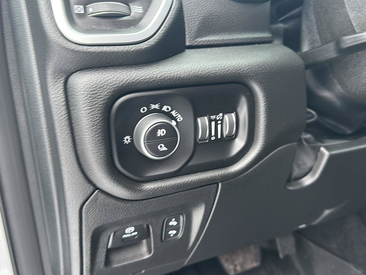 Used 2025 RAM 1500 Big Horn AWD/4WD image 13