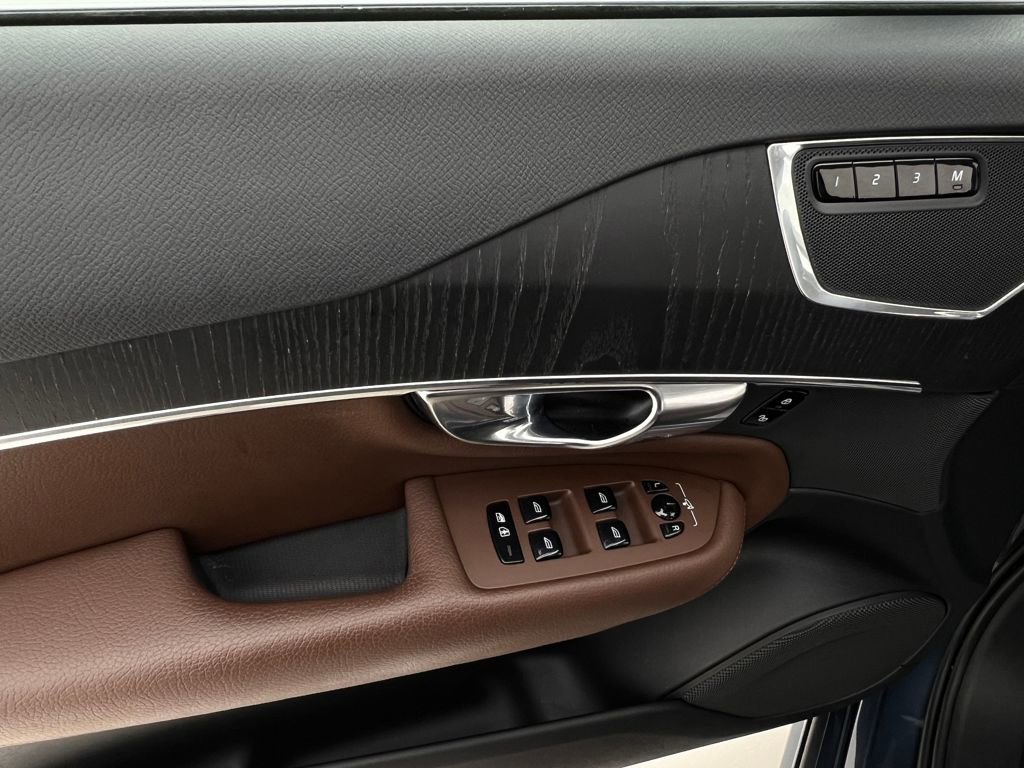 Used 2020 Volvo XC90 T6 Momentum w/ Protection Package image 26