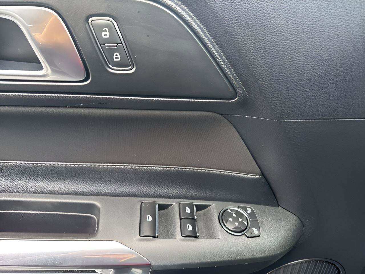 Used 2019 Ford Mustang Convertible image 20