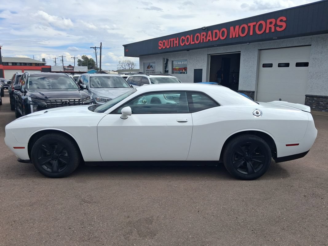 Used 2019 Dodge Challenger SXT RWD image 4