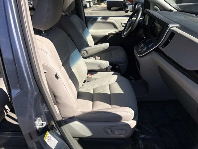 Used 2016 Toyota Sienna XLE w/ XLE Navigation Package FWD image 9