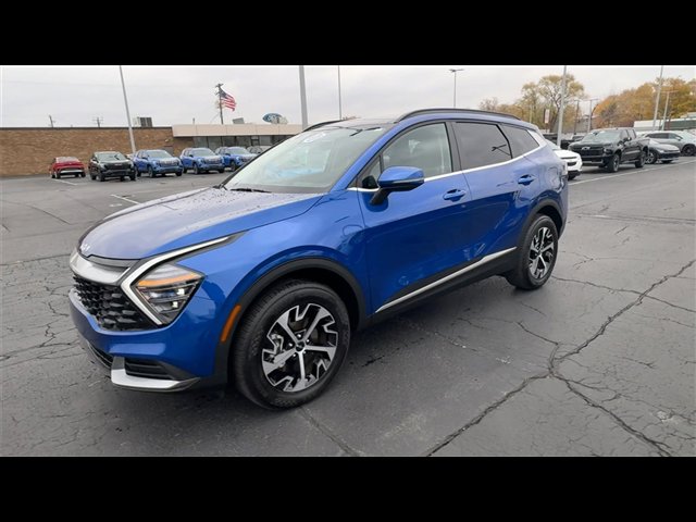 Used 2025 Kia Sportage EX w/ Premium Package image 4