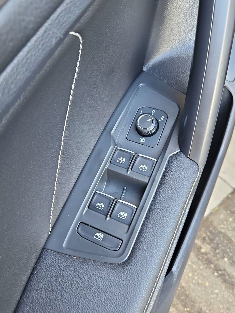 Used 2022 Volkswagen Tiguan SE FWD image 26