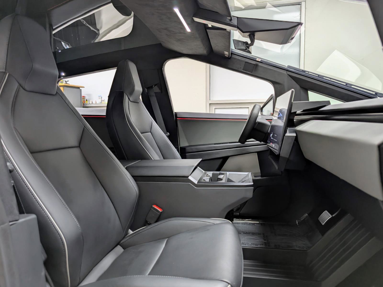 Used 2025 Tesla Cybertruck AWD Crew Cab image 29