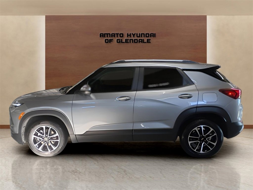 Used 2025 Chevrolet TrailBlazer LT image 3
