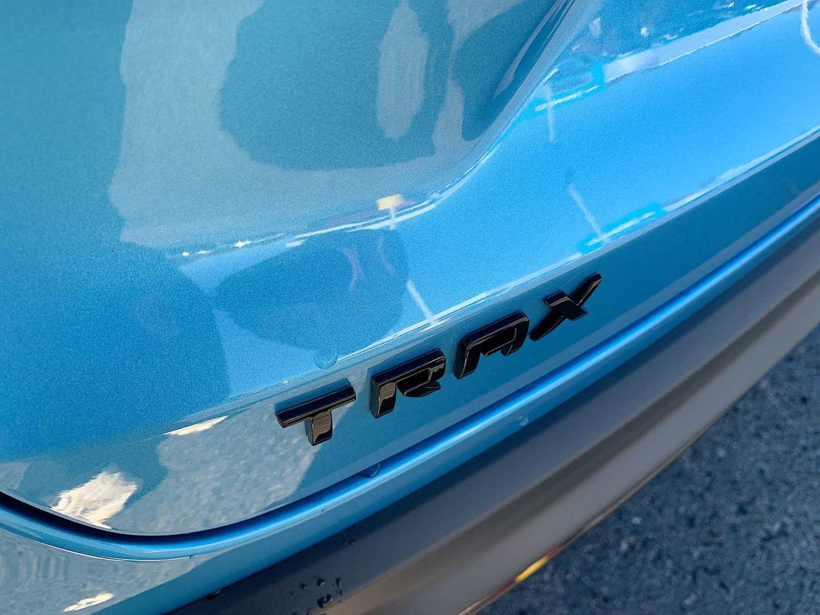 Used 2025 Chevrolet Trax RS w/ Sunroof Package FWD image 29