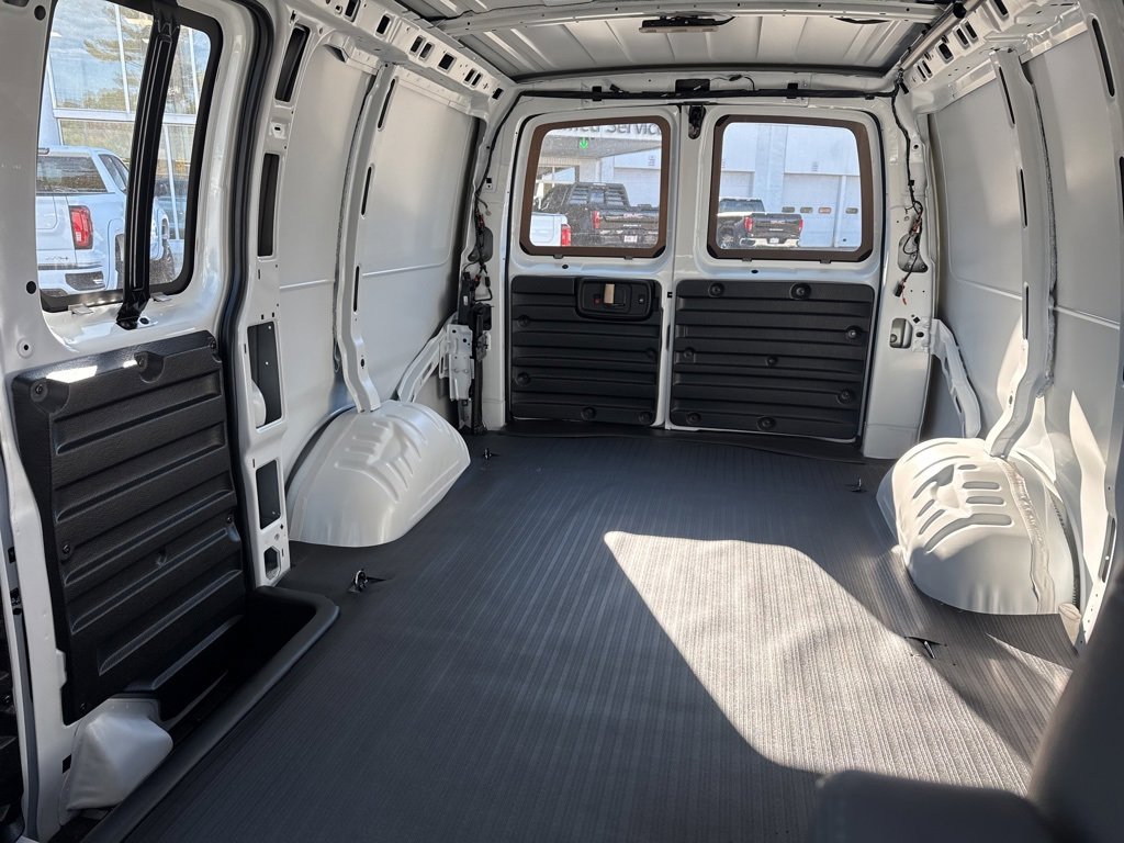New 2025 GMC Savana 2500 w/ Driver Convenience Package image 21