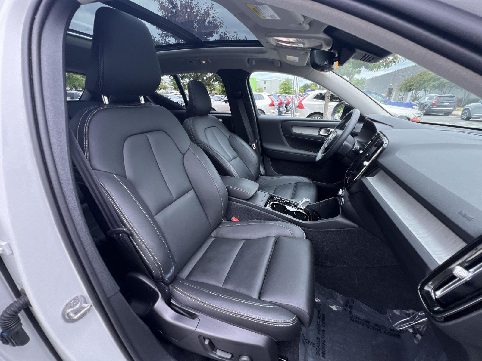 Certified 2024 Volvo XC40 B5 Plus w/ Climate Package AWD/4WD image 27