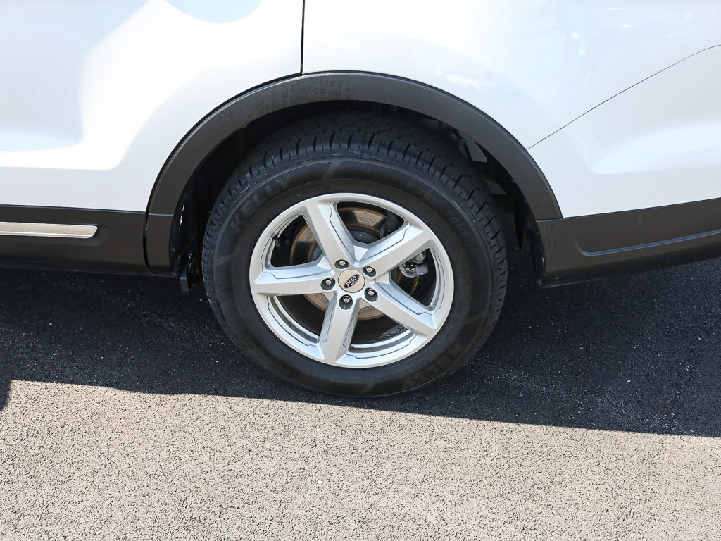 Used 2018 Ford Explorer XLT FWD image 4