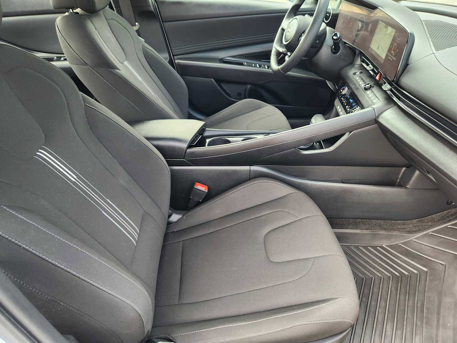 Used 2025 Hyundai Elantra SEL FWD image 14