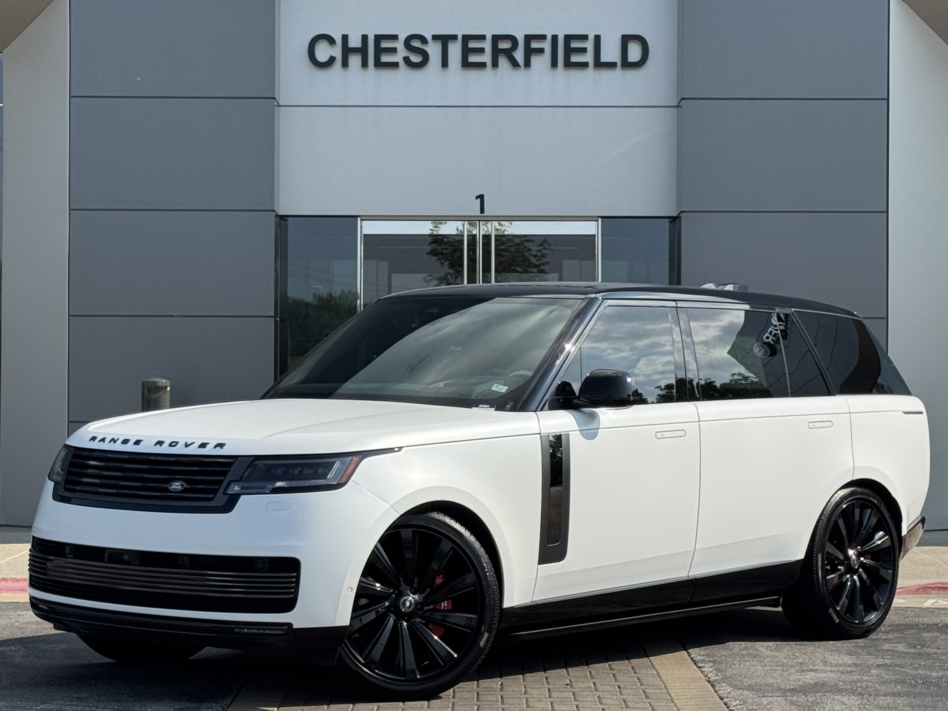Certified 2025 Land Rover Range Rover SV AWD/4WD image 1