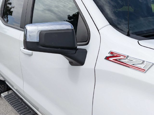 Used 2023 Chevrolet Silverado 1500 LT AWD/4WD image 11