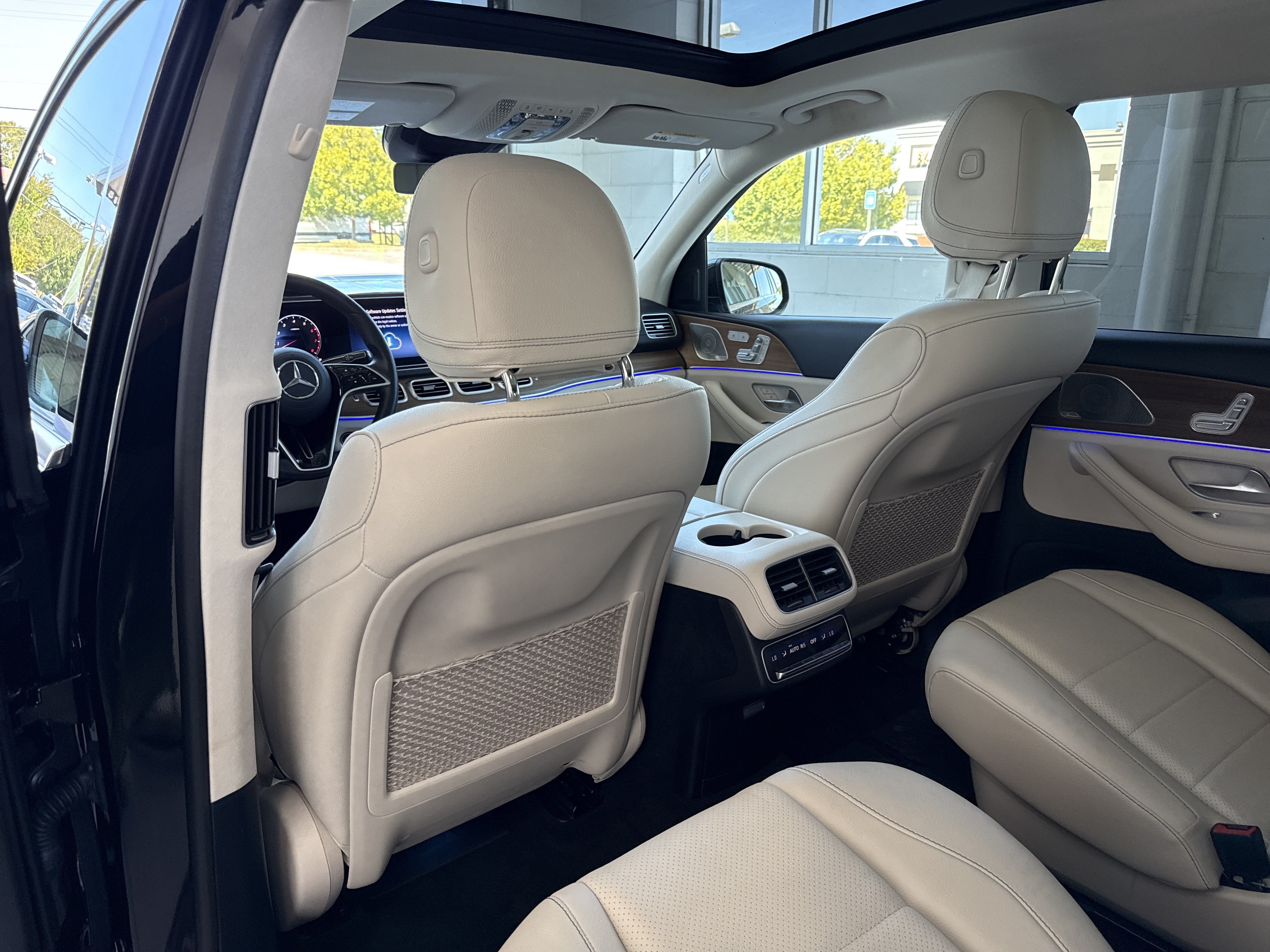 Used 2024 Mercedes-Benz GLS 450 4MATIC image 26