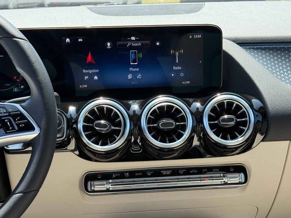 Used 2025 Mercedes-Benz GLA 250 4MATIC image 25