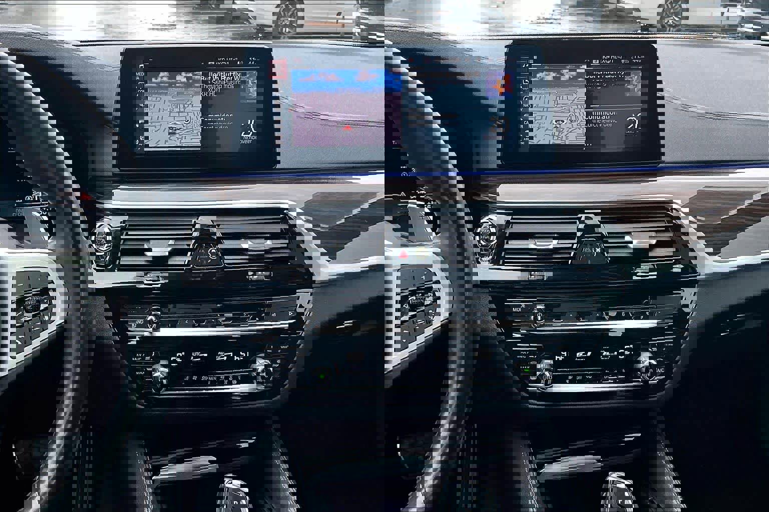 Used 2020 BMW M550i xDrive image 9