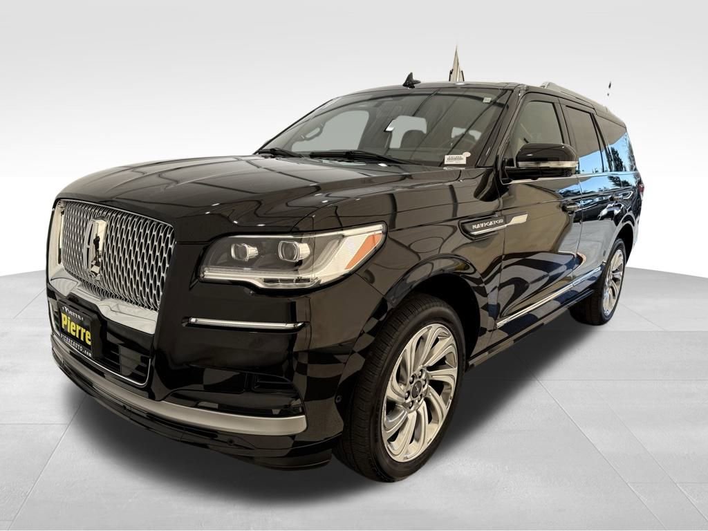 Used 2024 Lincoln Navigator Reserve image 1