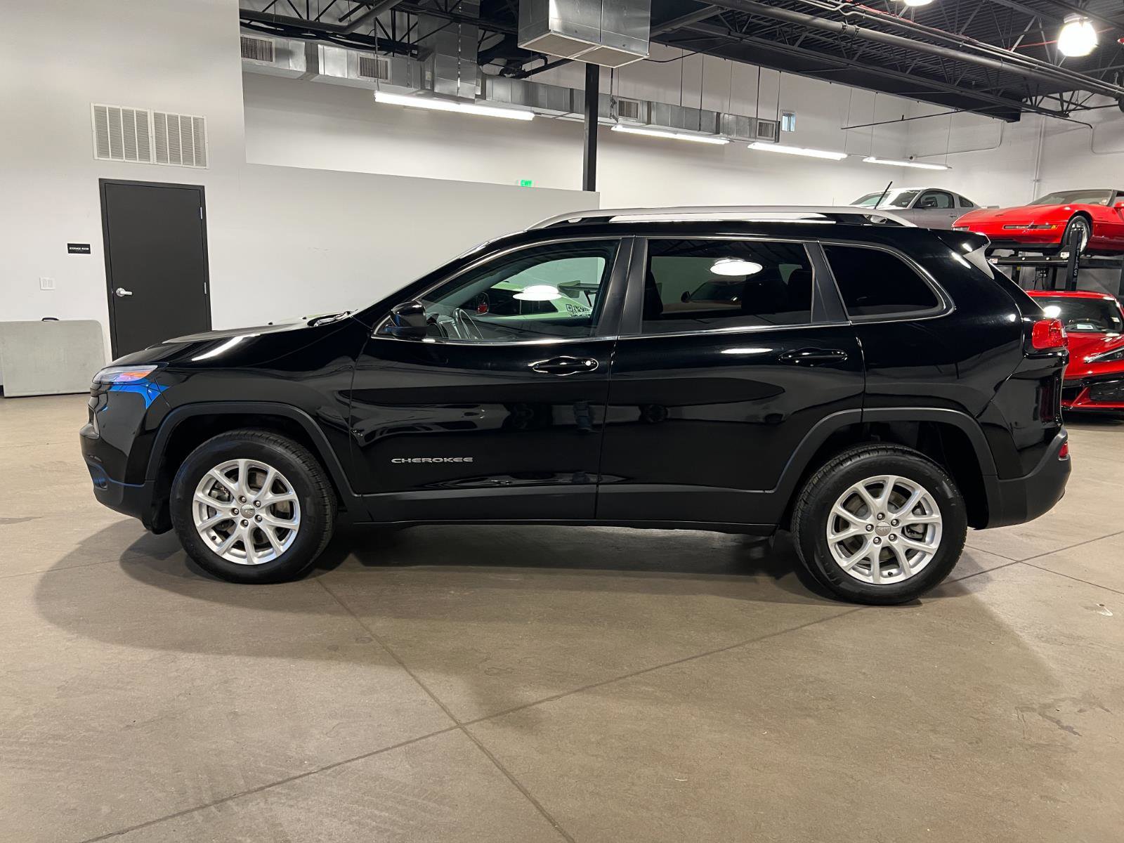 Used 2018 Jeep Cherokee Latitude w/ Cold Weather Group image 6